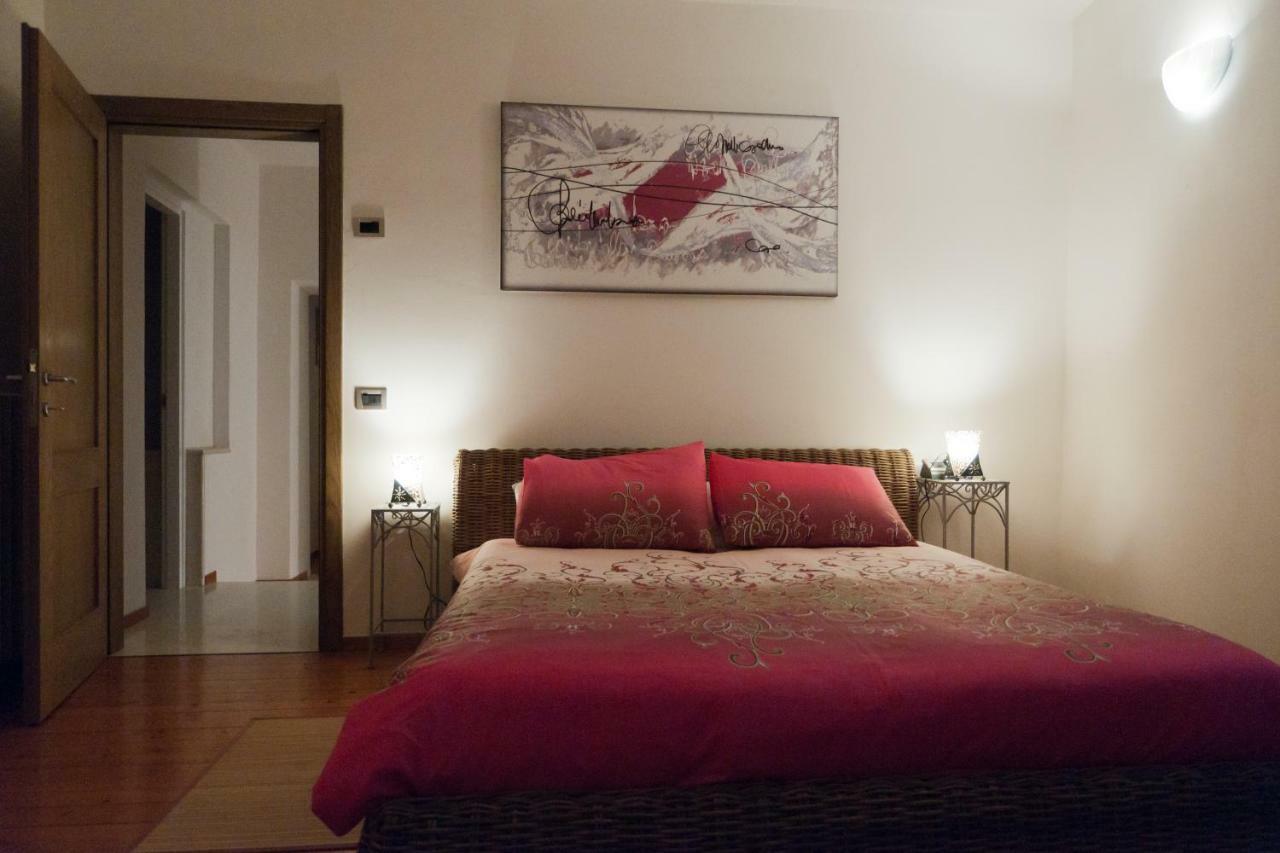 Bed and Breakfast Casale del Sole Garda Monzambano Esterno foto