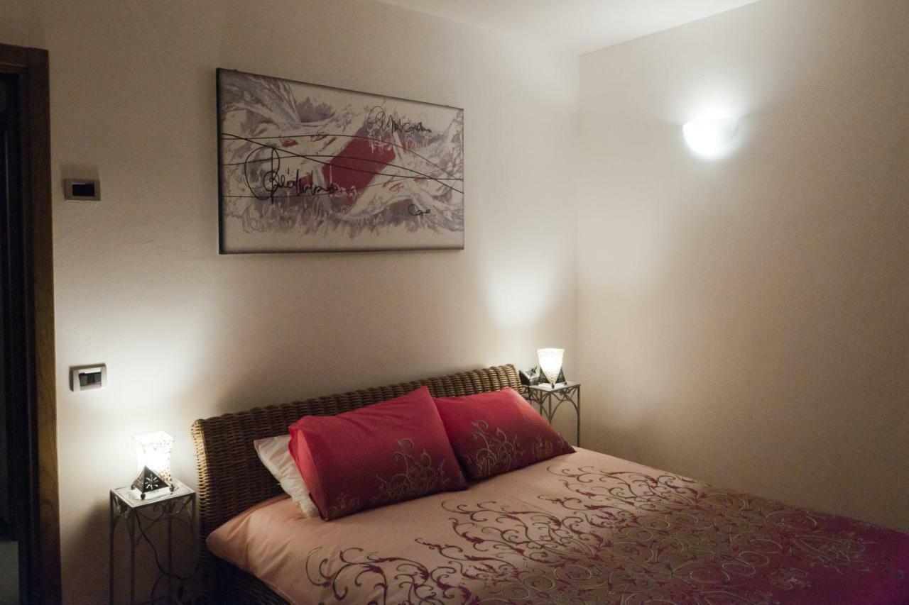 Bed and Breakfast Casale del Sole Garda Monzambano Esterno foto