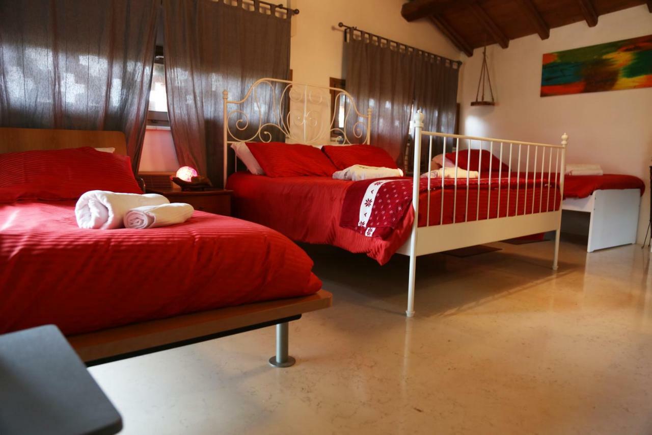 Bed and Breakfast Casale del Sole Garda Monzambano Esterno foto